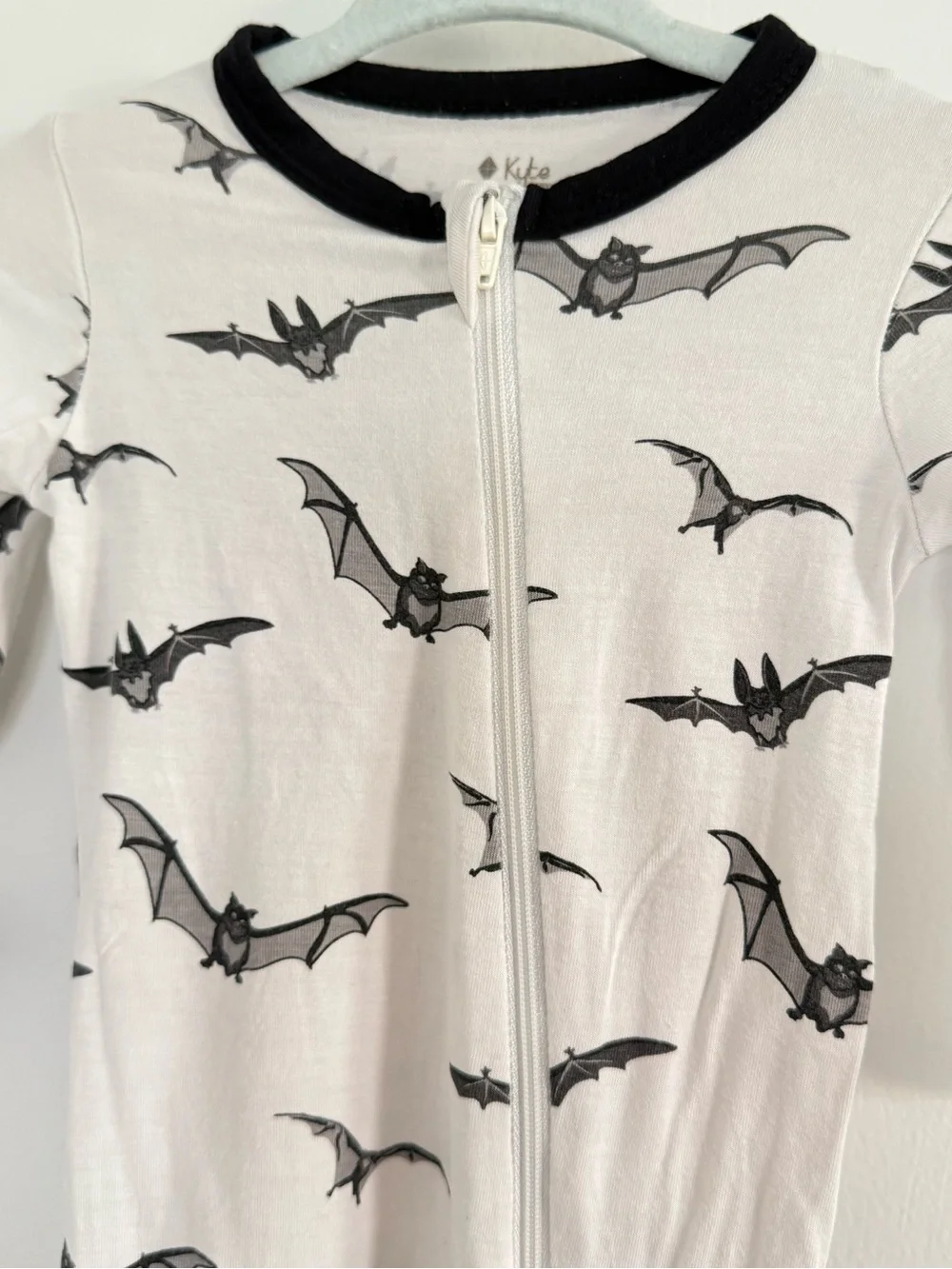 Kyte Baby Bamboo Romper Zip Bats Print on White Size 3-6m Halloween Fall